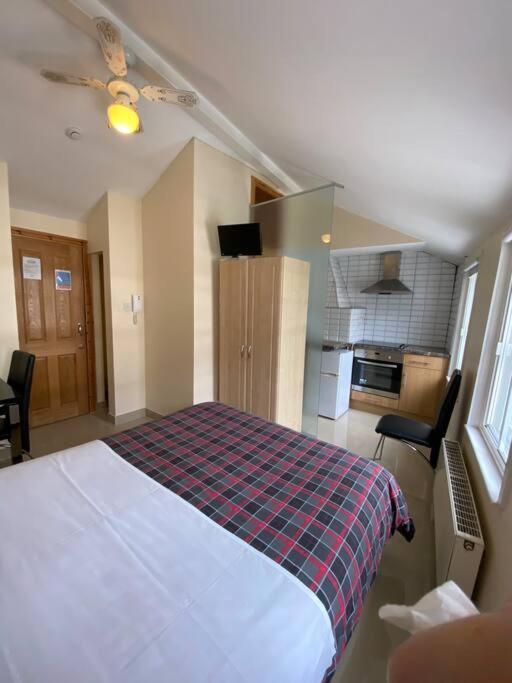 Studio To Let In Covent Garden With Kitchen Лондон Екстериор снимка